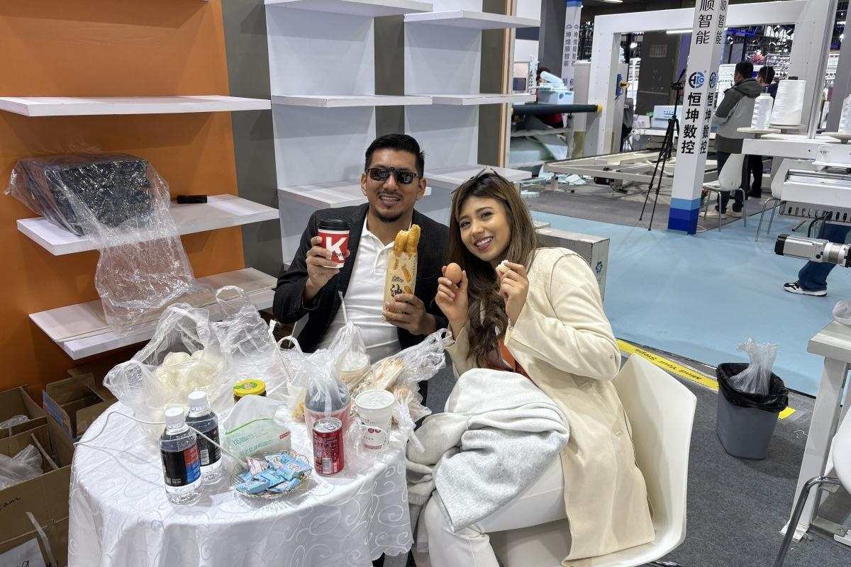 GENMAX team member and customer shaking hands after a successful discussion at the CIFF Guangzhou exhibition.