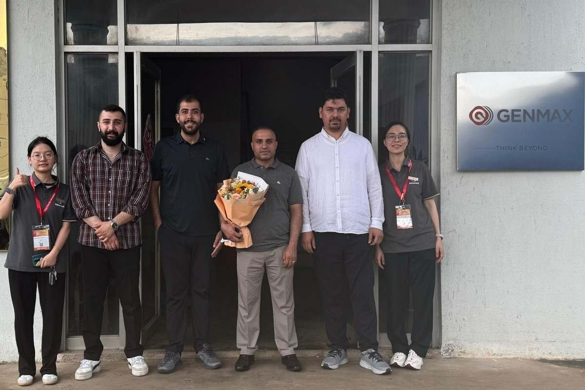 Sales team and visiting Iraqi delegation taking commemorative photos at the sponge cutting machine factory entrance following the successful product demonstration.